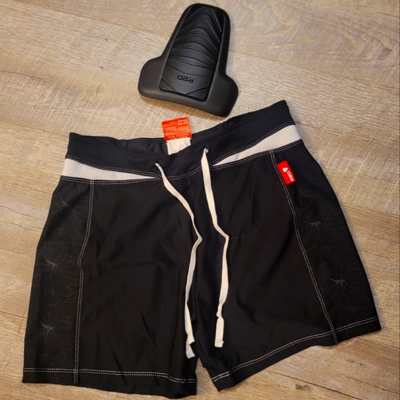 Bicycling Impact Shorts w/ Removable Guard - Picture 1 of 4